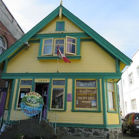 Turtle Hostel Виктория Экстерьер фото