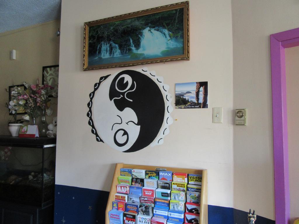 Turtle Hostel Виктория Экстерьер фото