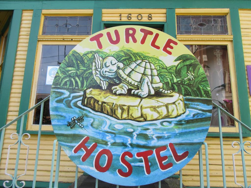 Turtle Hostel Виктория Экстерьер фото
