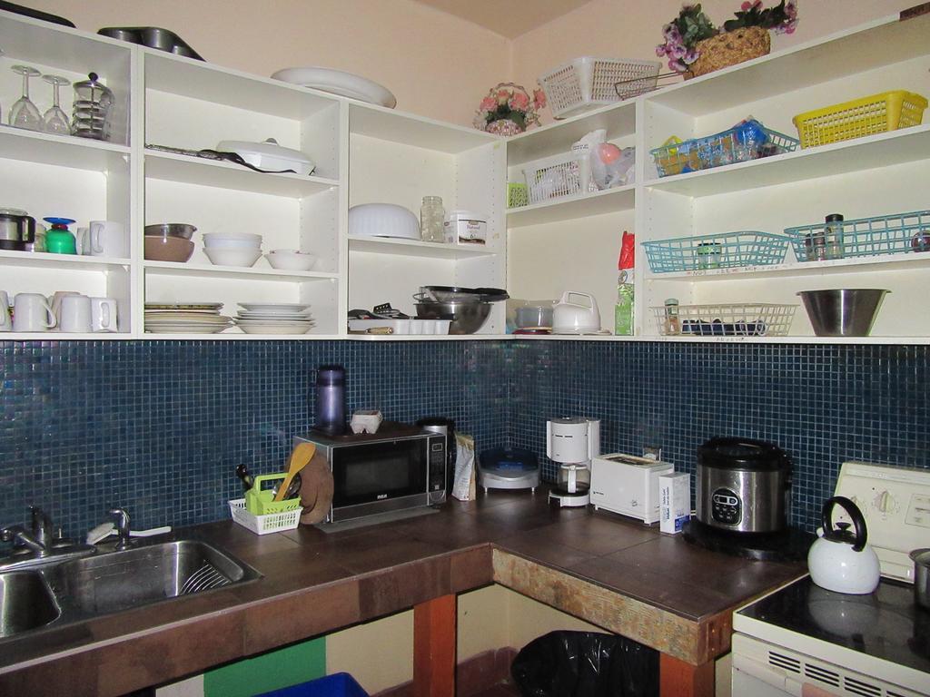 Turtle Hostel Виктория Экстерьер фото