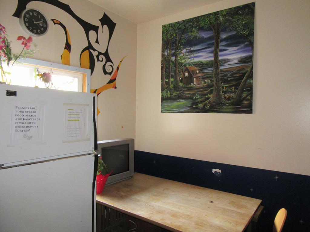 Turtle Hostel Виктория Экстерьер фото