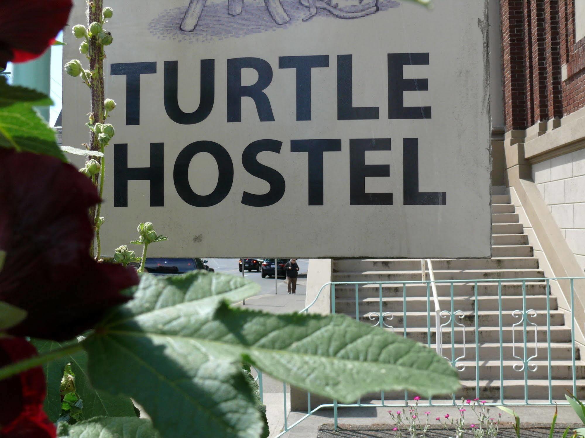 Turtle Hostel Виктория Экстерьер фото
