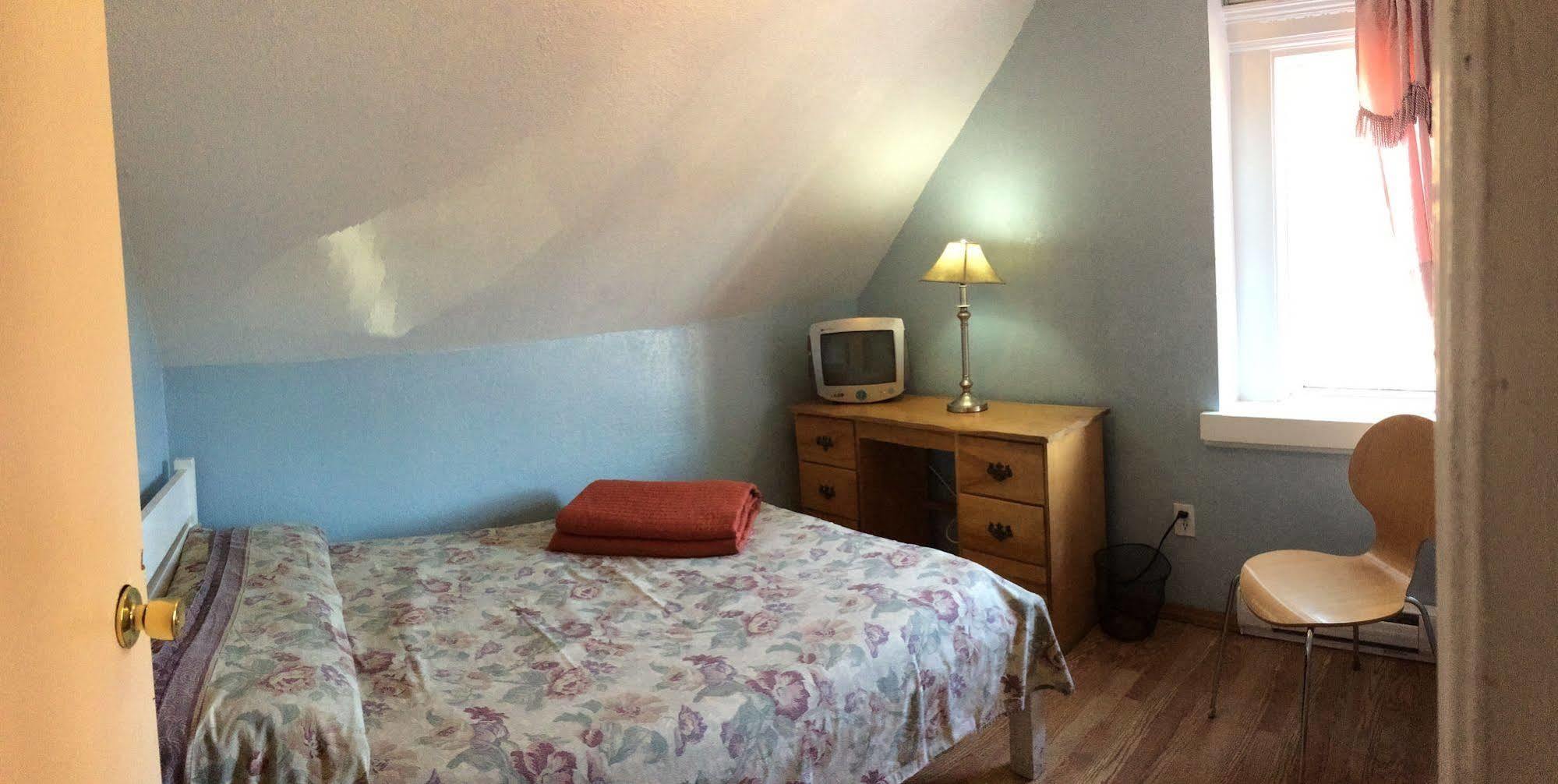 Turtle Hostel Виктория Экстерьер фото