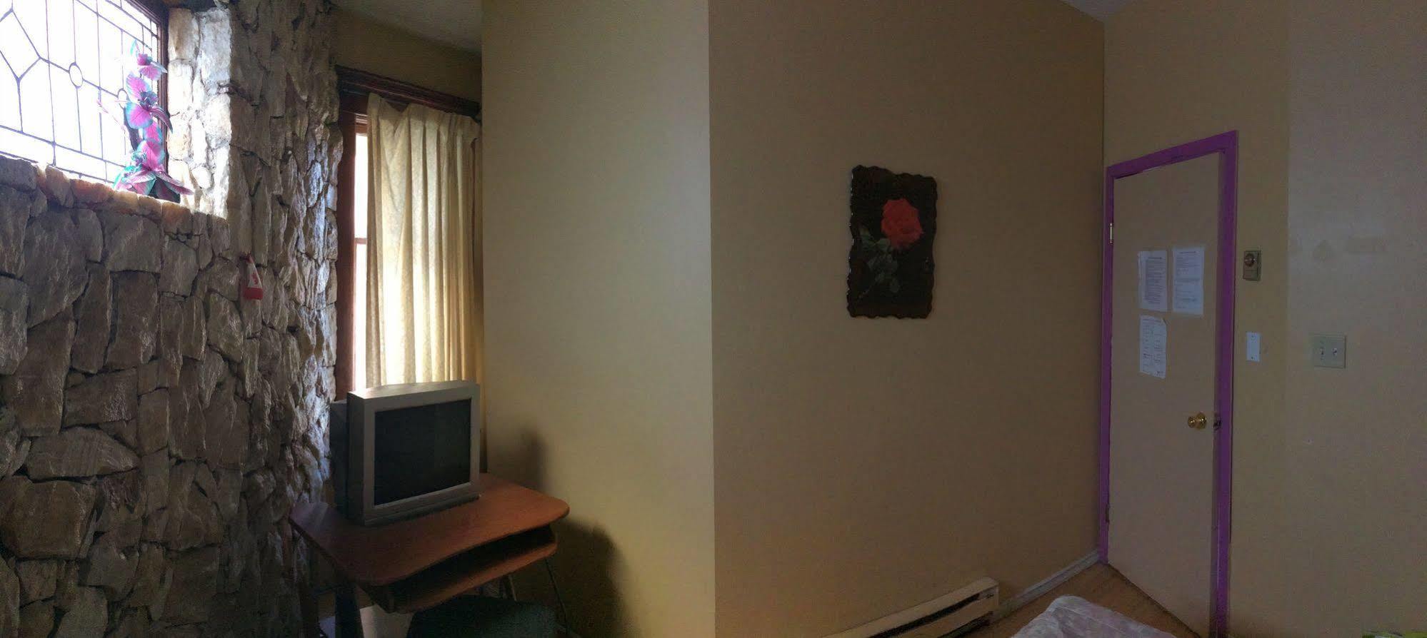 Turtle Hostel Виктория Экстерьер фото