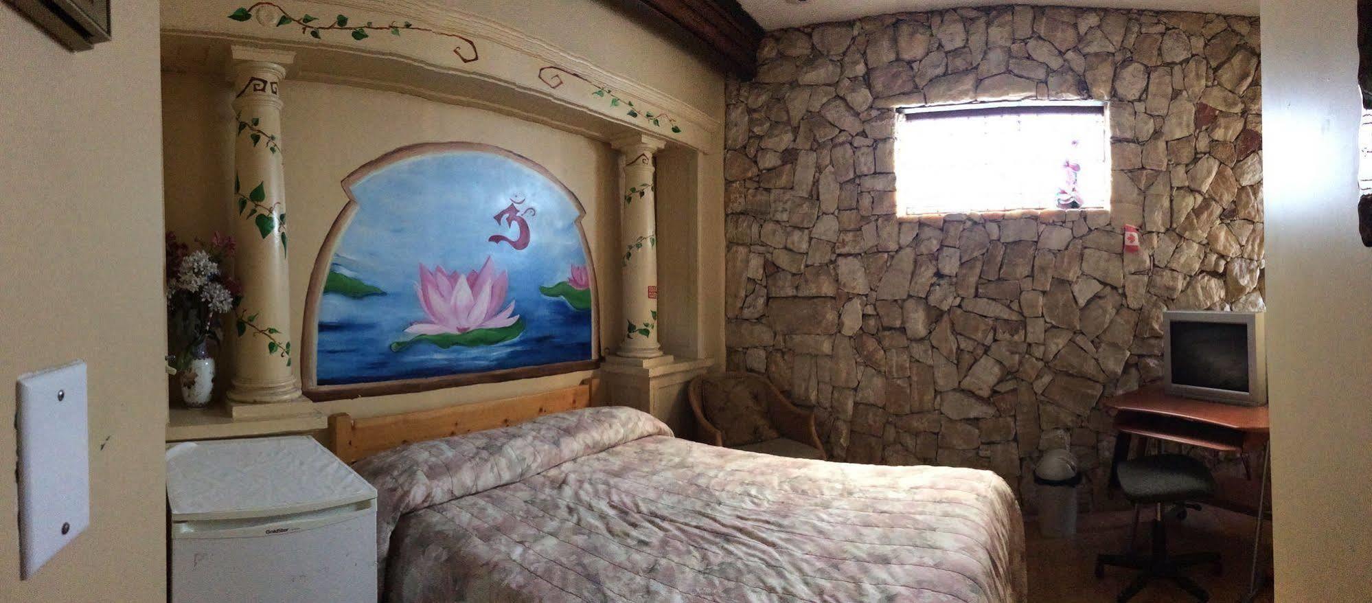 Turtle Hostel Виктория Экстерьер фото