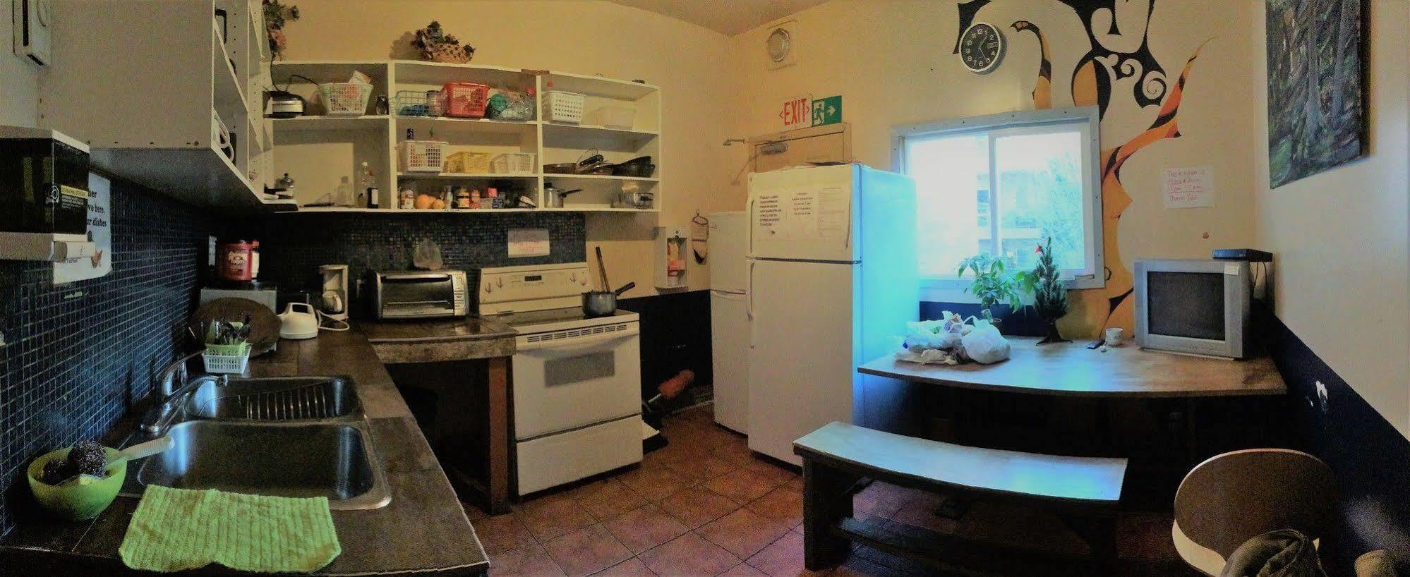 Turtle Hostel Виктория Экстерьер фото